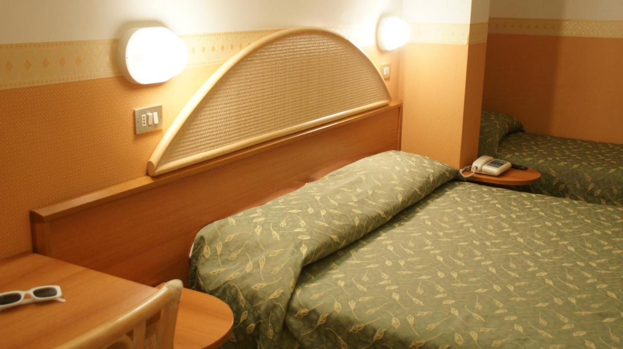 רימיני Hotel Verudella מראה חיצוני תמונה