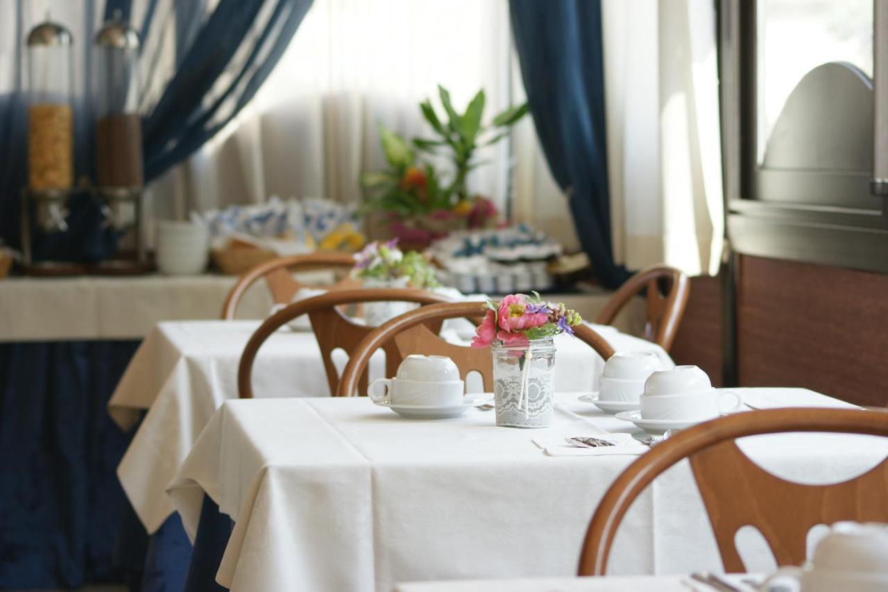 רימיני Hotel Verudella מראה חיצוני תמונה