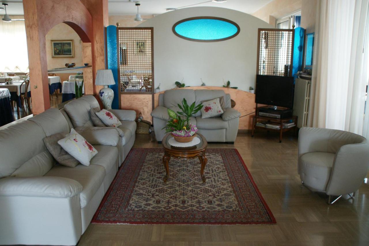 רימיני Hotel Verudella מראה חיצוני תמונה